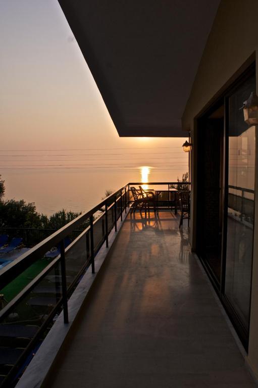 Karina Hotel Benitses  Buitenkant foto