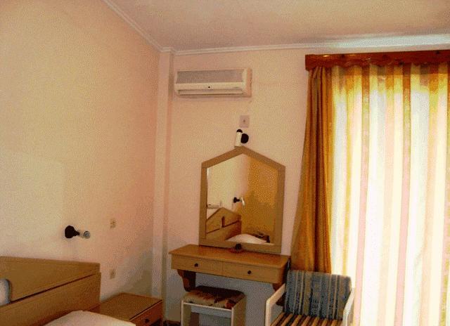 Karina Hotel Benitses  Kamer foto