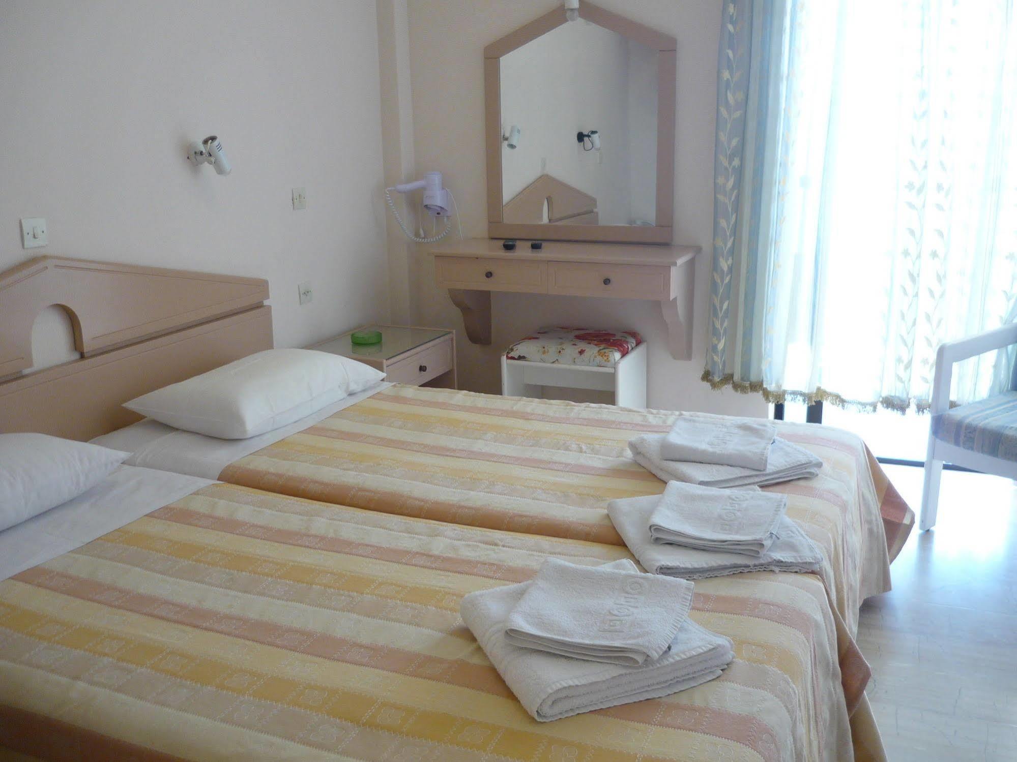 Karina Hotel Benitses  Buitenkant foto