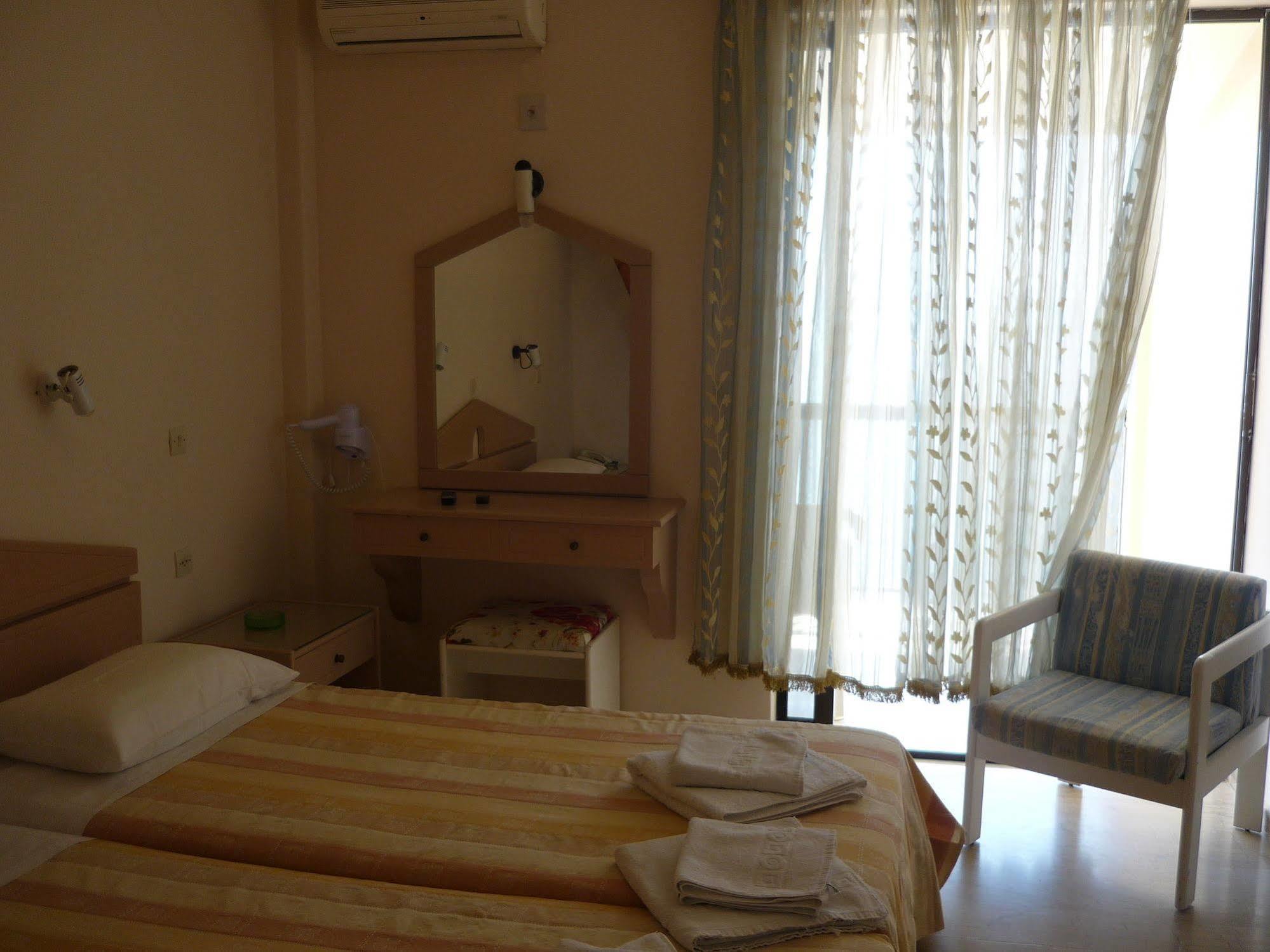 Karina Hotel Benitses  Buitenkant foto