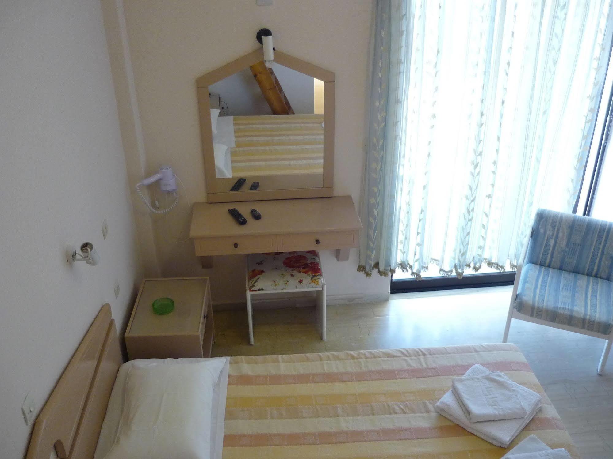 Karina Hotel Benitses  Buitenkant foto